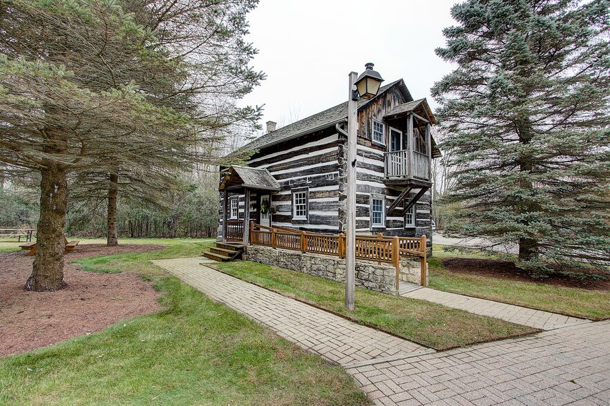 More Photos Of 14135 N Cedarburg Rd, Mequon Office For Lease