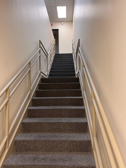 More Photos Of 7201-7203 Pinemont Dr, Houston Flex For Lease