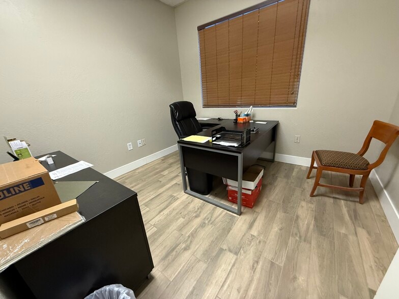 More Photos Of 1745 W Deer Valley Rd, Phoenix Light Distribution For Sale