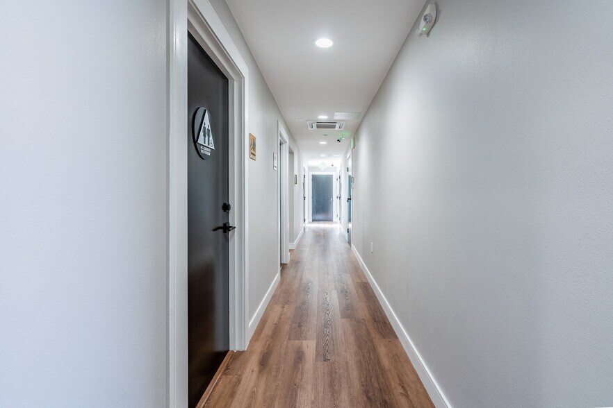 More Photos Of 10442 Burbank Blvd, North Hollywood Office For Sale