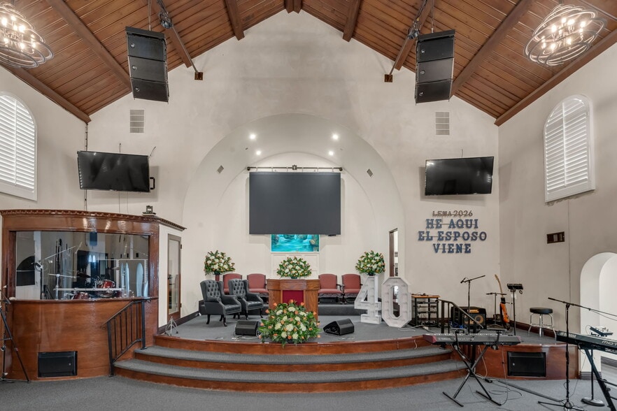More Photos Of 1100 S Lorena St, Los Angeles Religious Facility For Sale