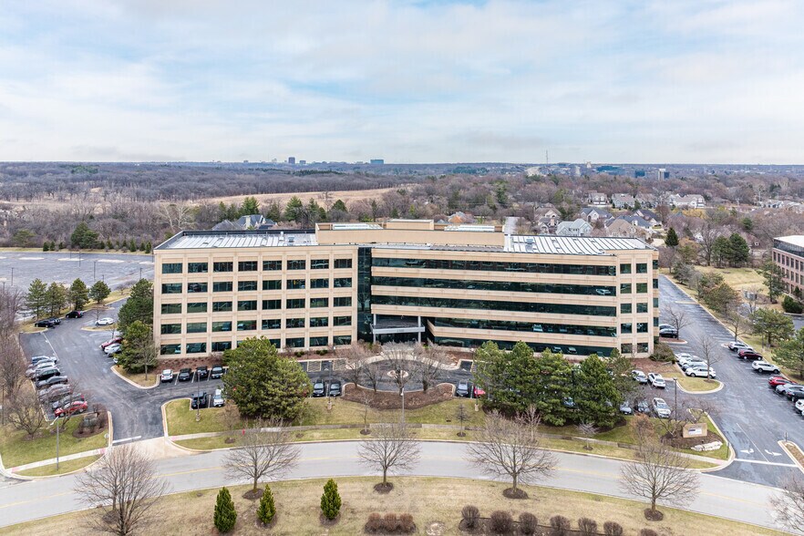 More Photos Of 2300 Cabot Dr, Lisle Office For Lease