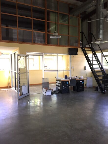 More Photos Of 496 Glen Iris Dr, Atlanta Warehouse For Lease