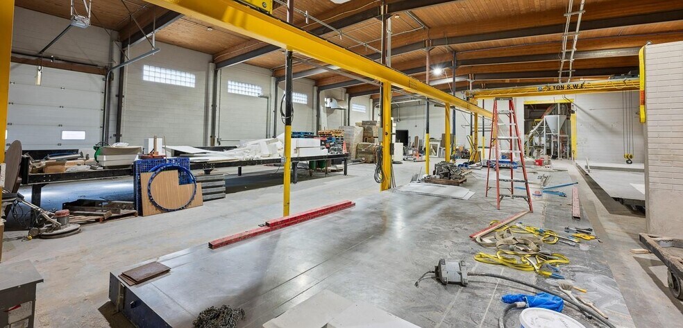 More Photos Of 461 Athabasca St E, Moose Jaw Warehouse For Lease