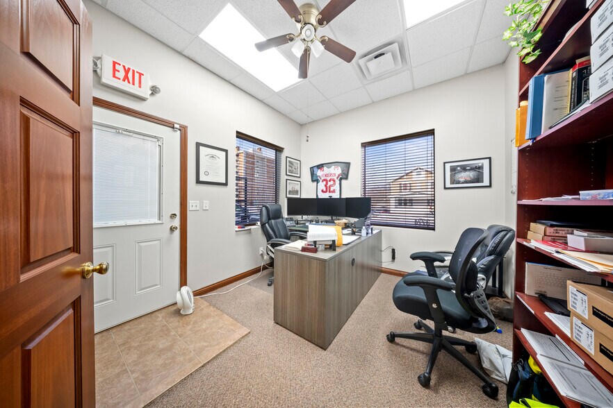 More Photos Of 3224 Winchester Ave, Ashland Flex For Sale