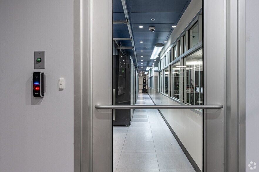 More Photos Of 3250 Wilshire Blvd, Los Angeles Office For Lease