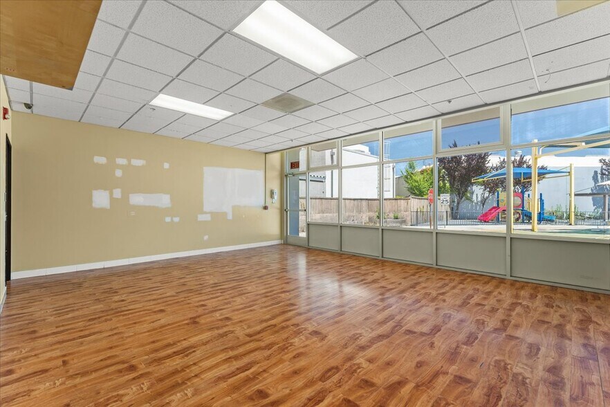 More Photos Of 991 Commercial St, Palo Alto Schools For Lease