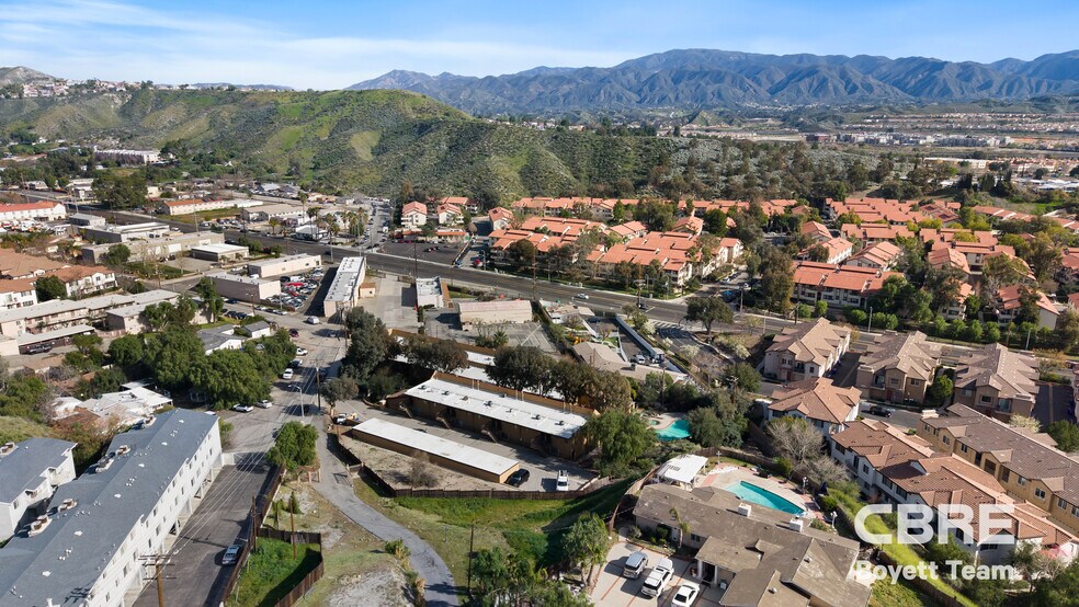 More Photos Of 18046 Beneda Ln, Santa Clarita Apartments For Sale