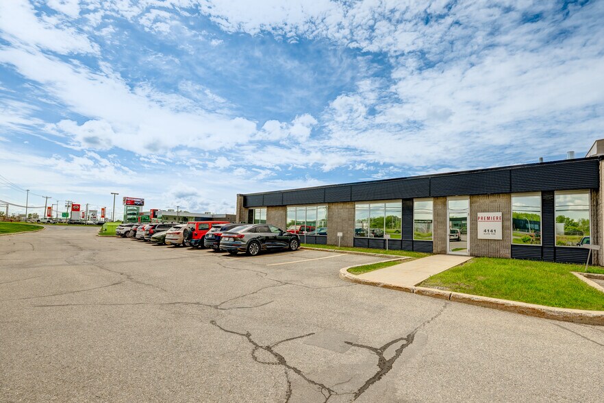 More Photos Of 4141-4149 Autoroute 440, Laval Warehouse For Lease