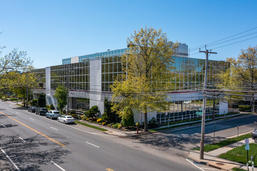 Primary Photo Of 300 Old Country Rd, Mineola Medical For Sale