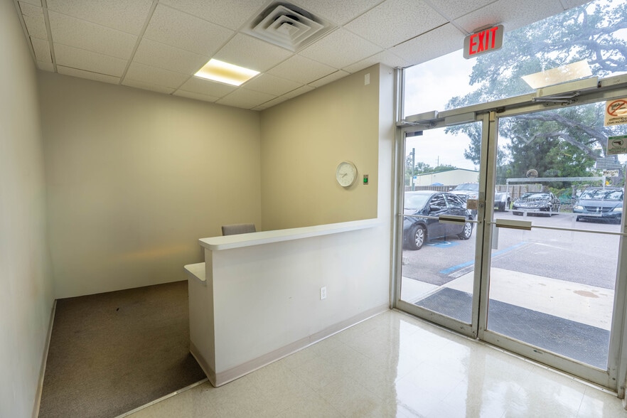 More Photos Of 8820 66th St, Pinellas Park Warehouse For Lease