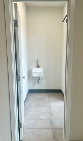 More Photos Of 5748-5752 E 2nd St, Long Beach Storefront Retail Office For Lease