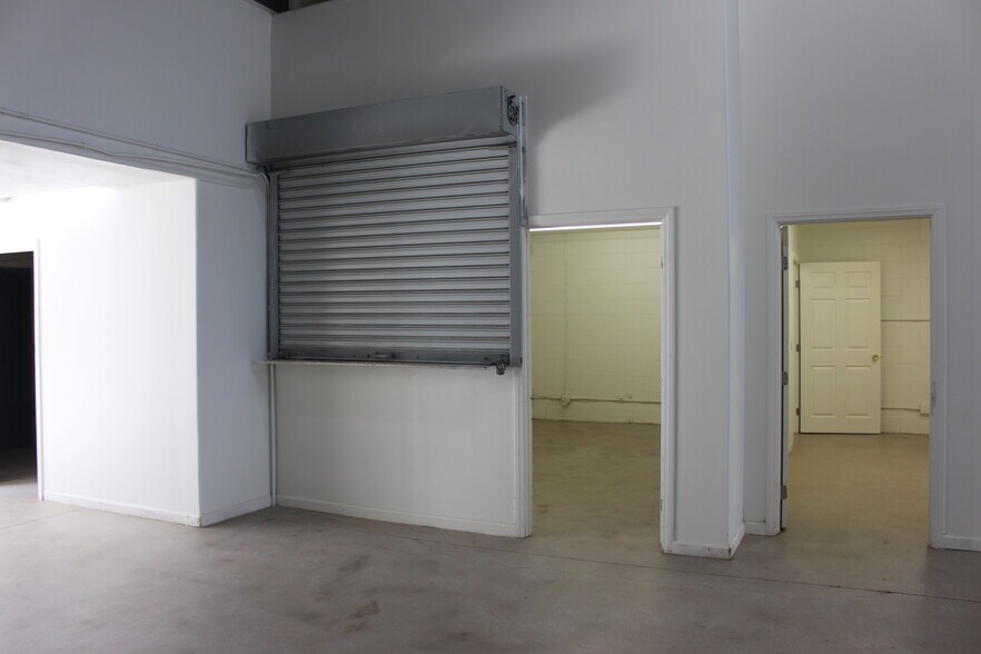 More Photos Of 4136 Eagle Rock Blvd, Los Angeles Storefront For Lease