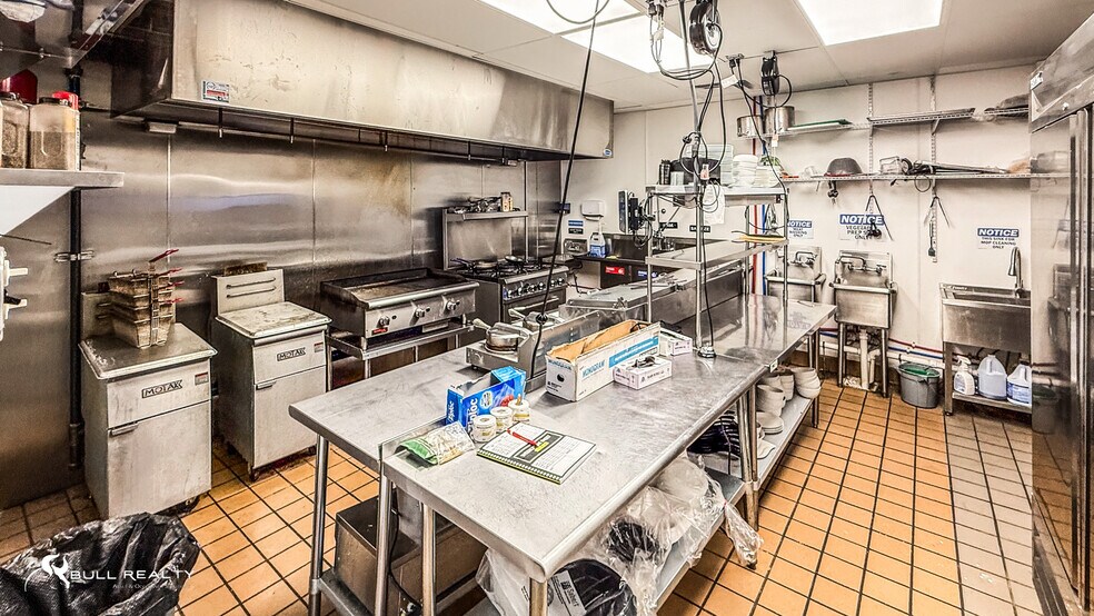 More Photos Of 845 Flat Shoals Ave SE, Atlanta Freestanding For Lease