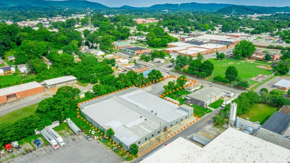 Primary Photo Of 406 4th Ave, Dalton Manufacturing For Sale