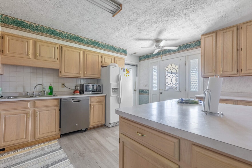 More Photos Of 5174 Hamilton Middletown Rd, Hamilton Light Distribution For Sale