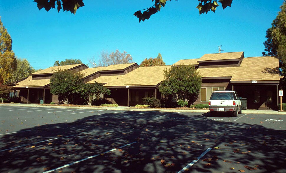 More Photos Of 3703 Latrobe Dr, Charlotte Office For Lease