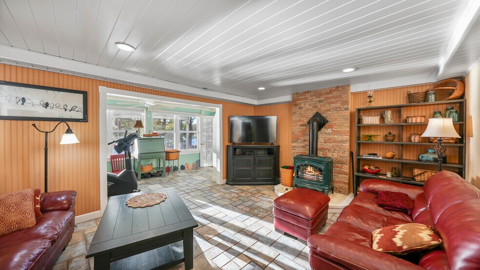 More Photos Of 1117 Dogwood Rd, Lake Ozark Multifamily For Sale