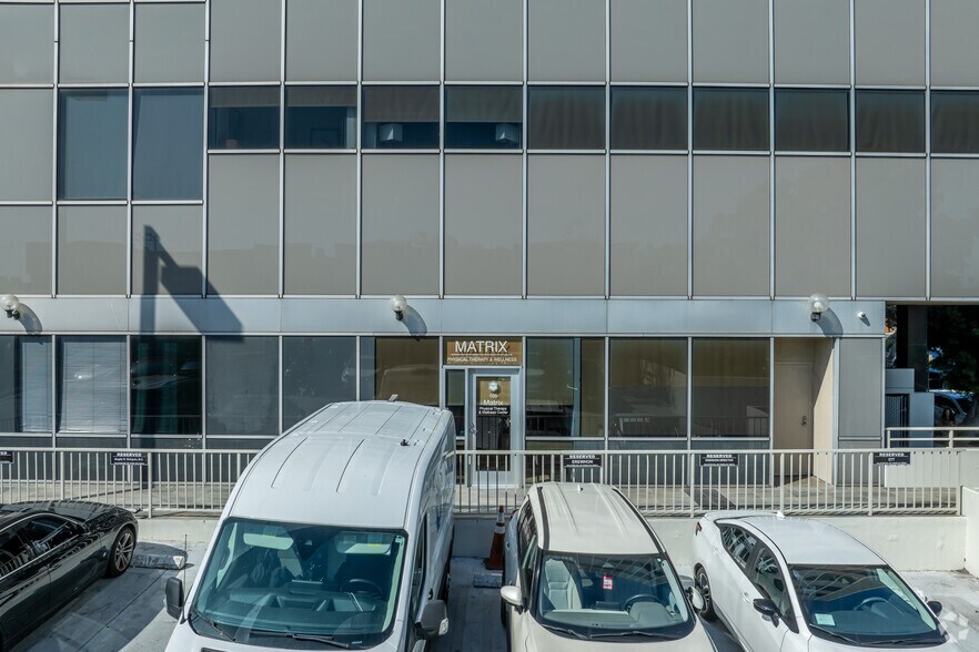 More Photos Of 2730 Wilshire Blvd, Santa Monica Medical For Lease