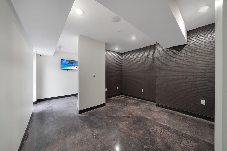 More Photos Of 530 NW 54th St, Miami Office For Lease