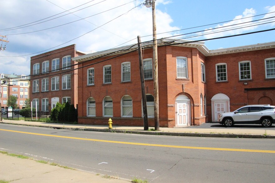 More Photos Of 446A Blake St, New Haven Office For Sale