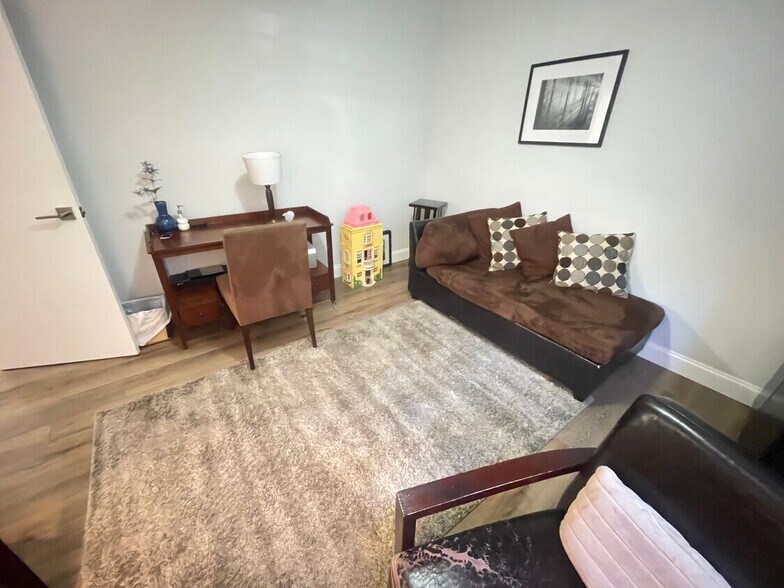 More Photos Of 11045 71st Rd, Forest Hills Apartments For Sale