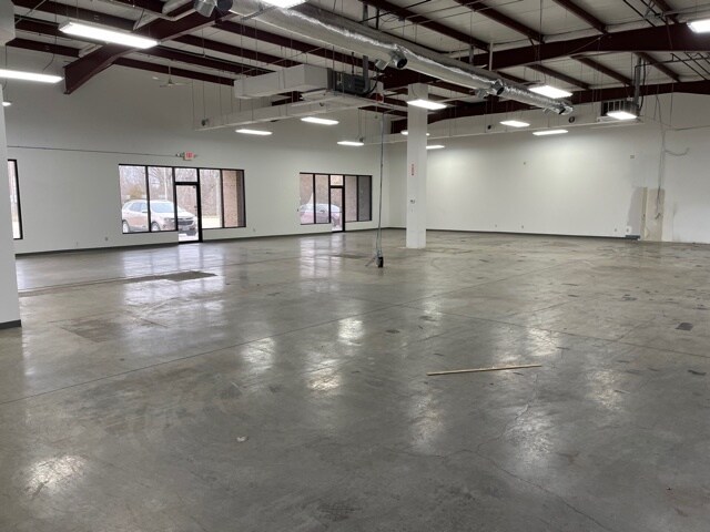 More Photos Of 380 E State Highway CC, Nixa Warehouse For Lease
