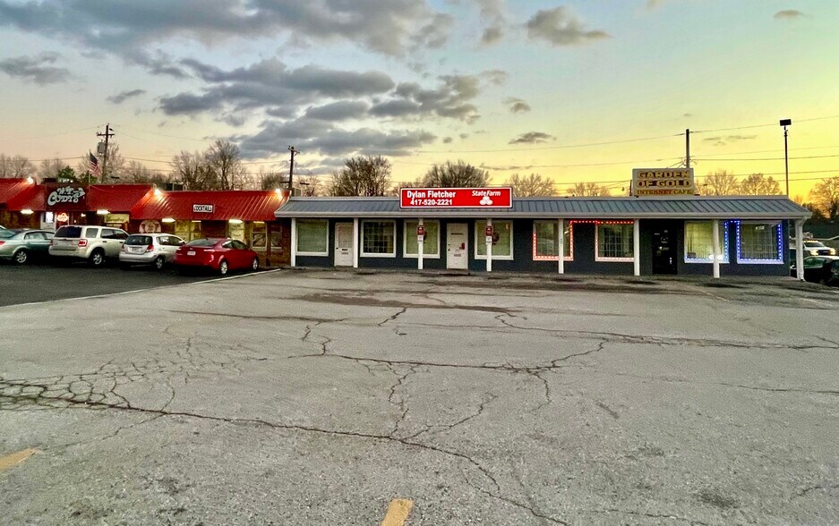 More Photos Of 3128-3134 E Sunshine St, Springfield Storefront Retail Office For Sale