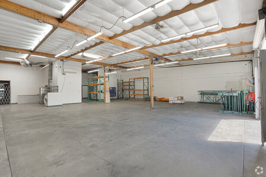 More Photos Of 2862 Walnut Ave, Tustin Flex For Lease