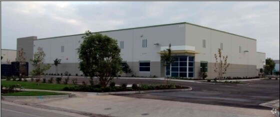 More Photos Of 320 Hearst Dr, Oxnard Warehouse For Lease