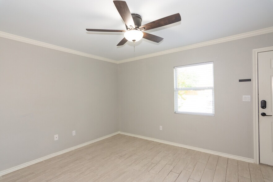 More Photos Of 114 Scofield Ave, Johnson City Apartments For Sale