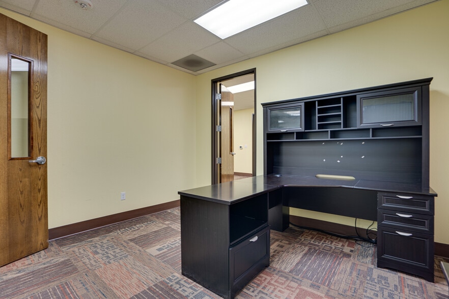 More Photos Of 8855 N Stemmons Fwy, Dallas Office For Sale