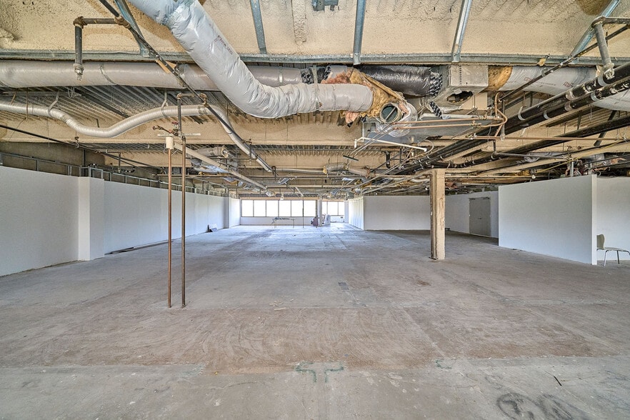 More Photos Of 8737 Beverly Blvd, West Hollywood Medical For Sale