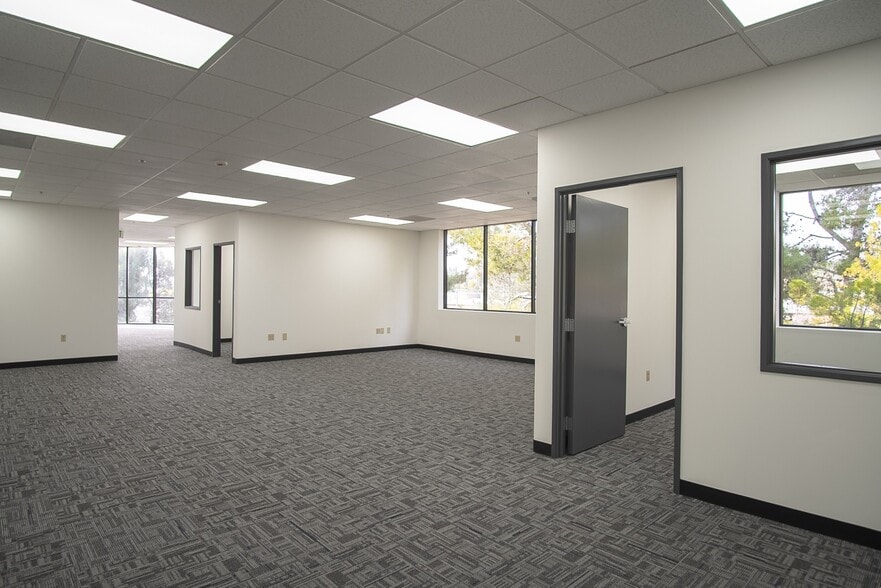 More Photos Of 2320 Cousteau Ct, Vista Light Manufacturing For Lease
