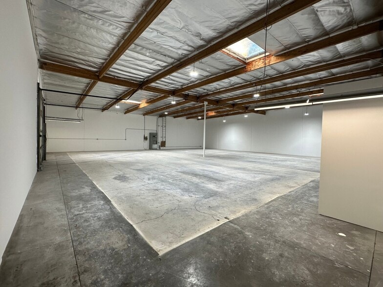 More Photos Of 1850 W Collins Ave, Orange Manufacturing For Lease