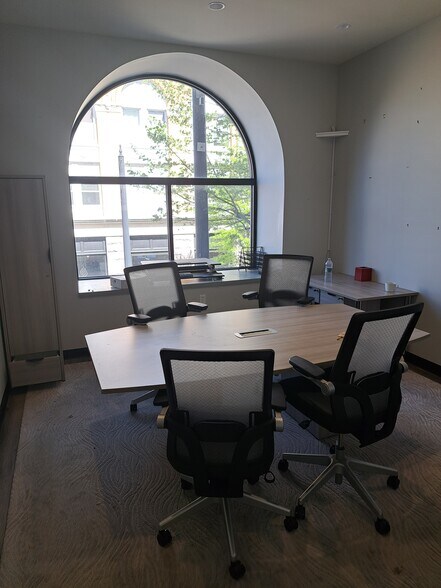More Photos Of 382 George St, New Brunswick Storefront Retail Office For Lease