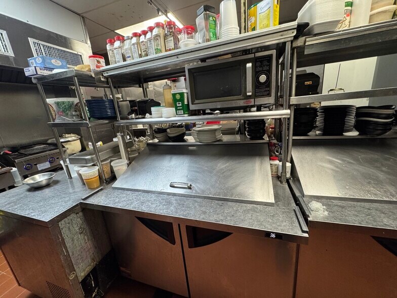 More Photos Of 208 Grand St, Brooklyn Storefront Retail Residential For Lease