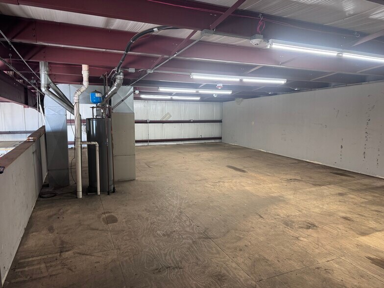 More Photos Of 2420 Hiller Ridge Rd, Johnsburg Warehouse For Lease