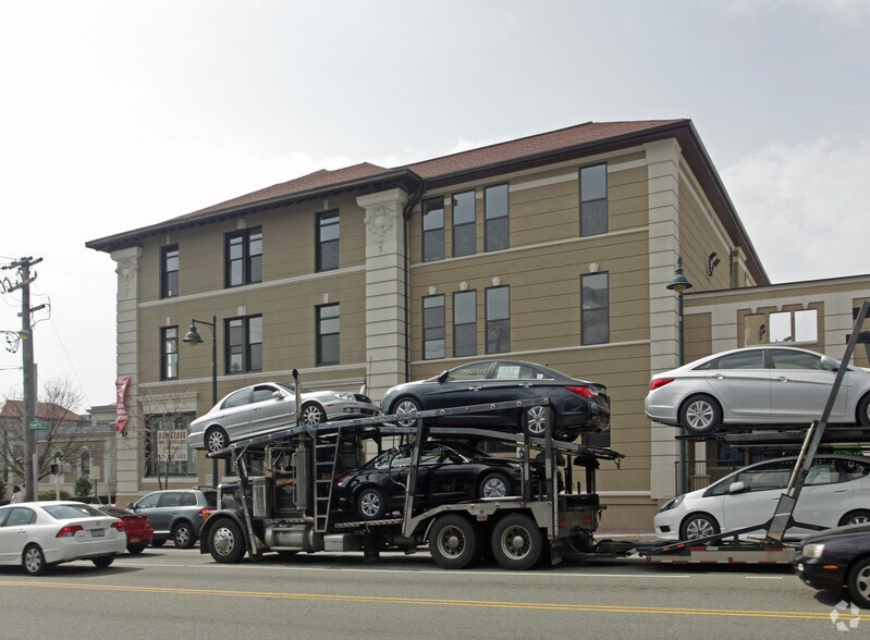 More Photos Of 210 Old Country Rd, Mineola Office For Lease