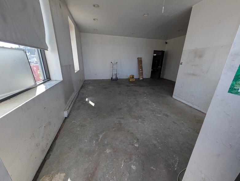 More Photos Of 57 Plainfield Ave, Bedford Hills Warehouse For Lease