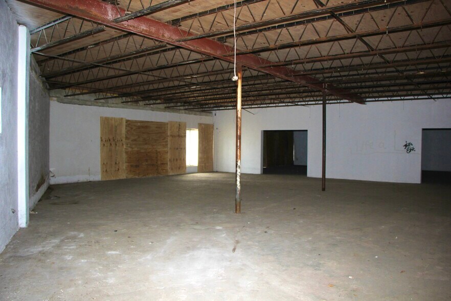 More Photos Of , North Fort Myers General Retail For Sale