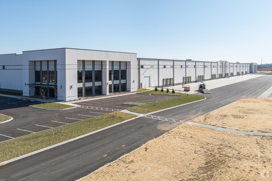 More Photos Of 370 Logistics ave, Jeffersonville Distribution For Lease