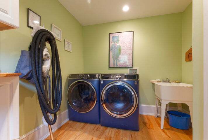 More Photos Of 11 Holbrook St, Freeport Hospitality For Sale