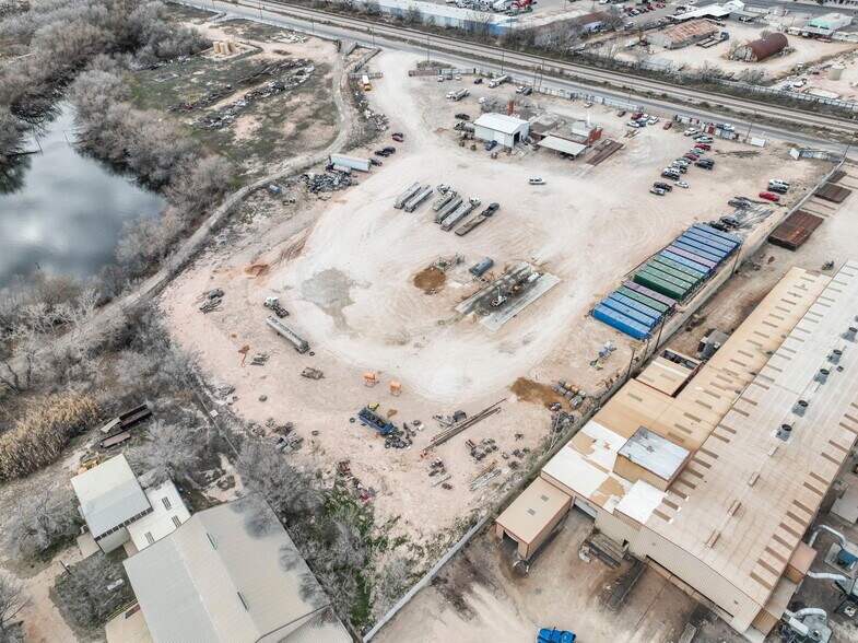 More Photos Of 2419 W Murphy St, Odessa Truck Terminal For Sale