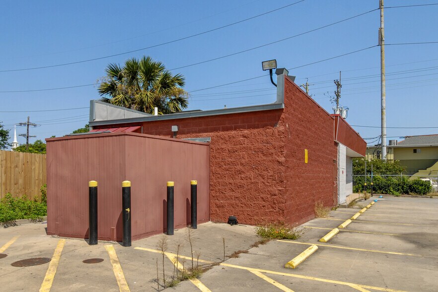 More Photos Of 2940 Elysian Flds, New Orleans Freestanding For Sale