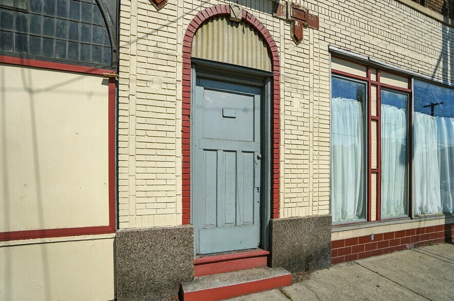 More Photos Of 6105-6117 Vine St, Cincinnati Storefront Retail Residential For Sale