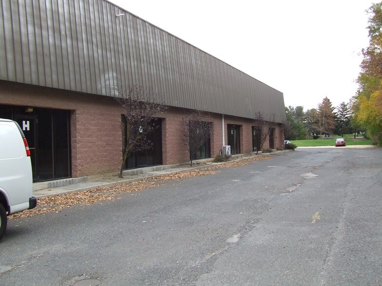 More Photos Of 876 N Lenola Rd, Moorestown Warehouse For Lease