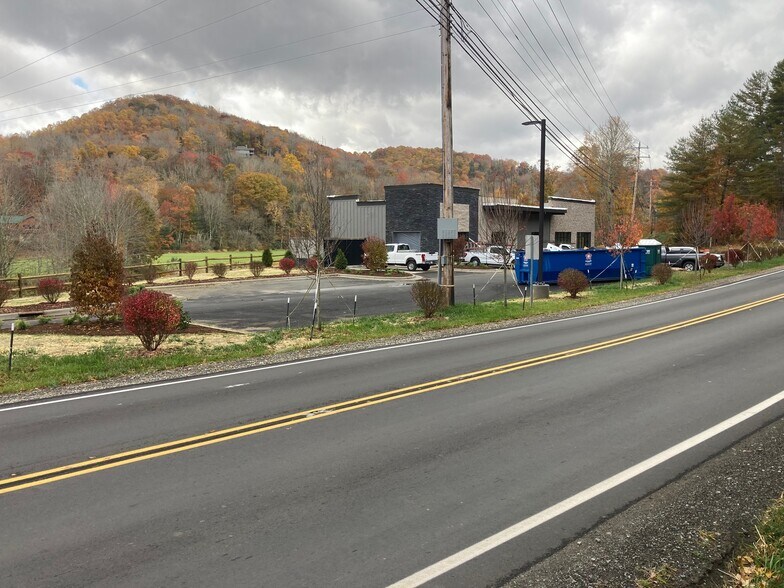 More Photos Of 1136 Shawneehaw Ave, Banner Elk Storefront Retail Office For Sale