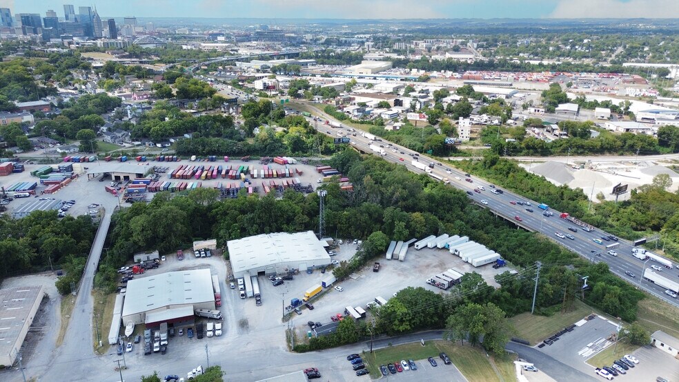 More Photos Of 550 Expressway Park Dr, Nashville Warehouse For Lease