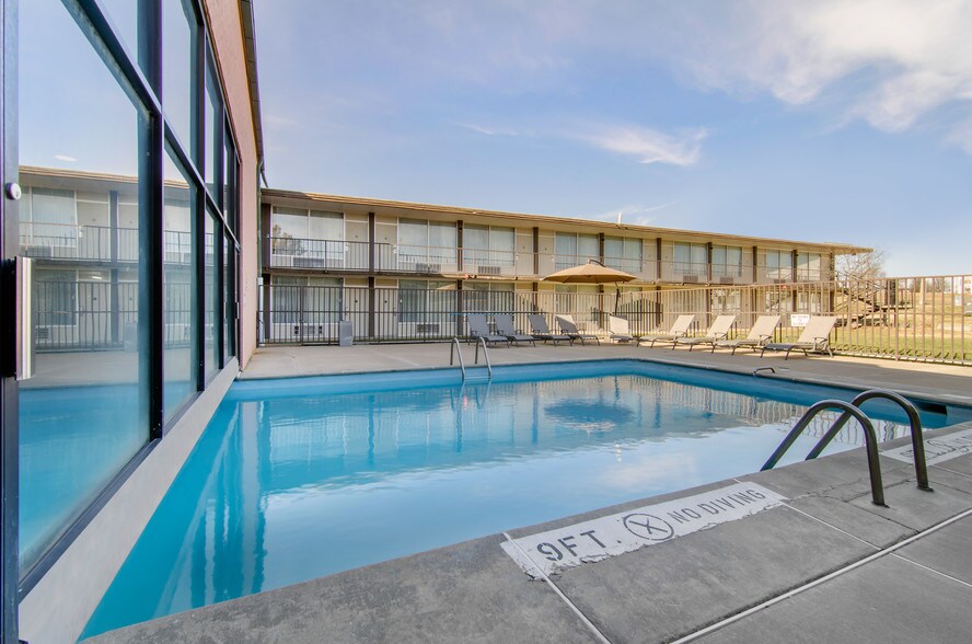 More Photos Of 2700 W 18th Ave, Emporia Hotel For Sale
